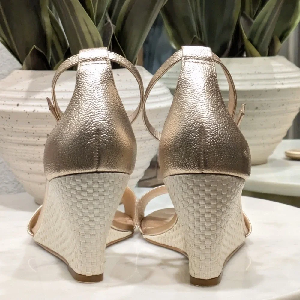 Lilly Pulitzer Bridgette Wedge Gold Metallic Sandals Sz 9M Resort Coastal Heels